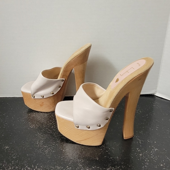 Luichiny White Leather Wood Platform Heels - Picture 7 of 9